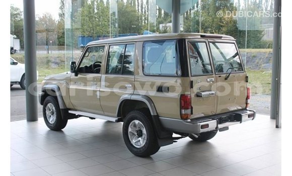 Acheter Import Voiture Toyota Land Cruiser Beige à Import - Dubai, Benin Acheter Import Voiture Toyota Land Cruiser Beige à Import - Dubai, Benin