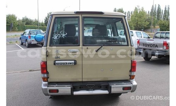 Acheter Import Voiture Toyota Land Cruiser Beige à Import - Dubai, Benin Acheter Import Voiture Toyota Land Cruiser Beige à Import - Dubai, Benin
