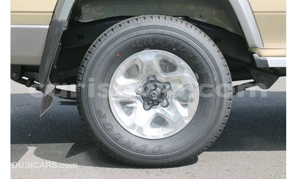 Acheter Import Voiture Toyota Land Cruiser Beige à Import - Dubai, Benin Acheter Import Voiture Toyota Land Cruiser Beige à Import - Dubai, Benin