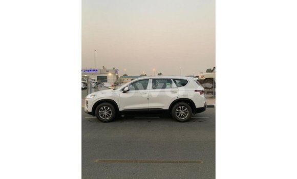 Sayi Imported Hyundai Santa Fe White Mota in Import - Dubai a Benin Sayi Imported Hyundai Santa Fe White Mota in Import - Dubai a Benin