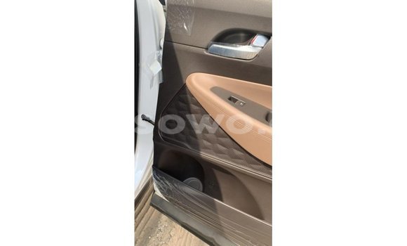 Sayi Imported Hyundai Santa Fe White Mota in Import - Dubai a Benin Sayi Imported Hyundai Santa Fe White Mota in Import - Dubai a Benin