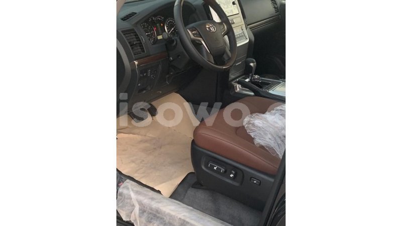 Big with watermark toyota land cruiser benin import dubai 6889