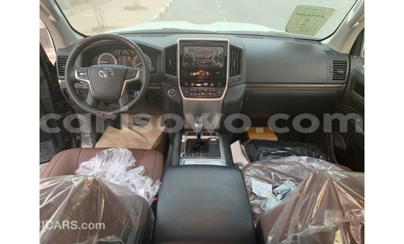 Acheter Import Voiture Toyota Land Cruiser Noir à Import - Dubai, Benin Acheter Import Voiture Toyota Land Cruiser Noir à Import - Dubai, Benin