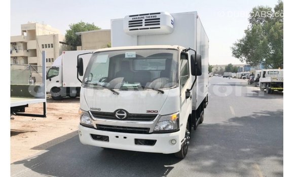 Acheter Import Utilitaire Hino 300 Series Blanc à Import - Dubai, Benin Acheter Import Utilitaire Hino 300 Series Blanc à Import - Dubai, Benin