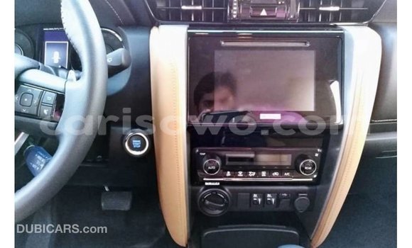 Acheter Import Voiture Toyota Fortuner Blanc à Import - Dubai, Benin Acheter Import Voiture Toyota Fortuner Blanc à Import - Dubai, Benin