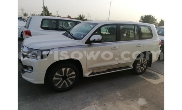Sayi Imported Toyota Land Cruiser White Mota in Import - Dubai a Benin Sayi Imported Toyota Land Cruiser White Mota in Import - Dubai a Benin