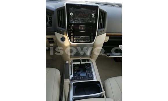Sayi Imported Toyota Land Cruiser White Mota in Import - Dubai a Benin Sayi Imported Toyota Land Cruiser White Mota in Import - Dubai a Benin