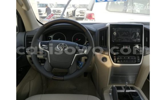 Sayi Imported Toyota Land Cruiser White Mota in Import - Dubai a Benin Sayi Imported Toyota Land Cruiser White Mota in Import - Dubai a Benin