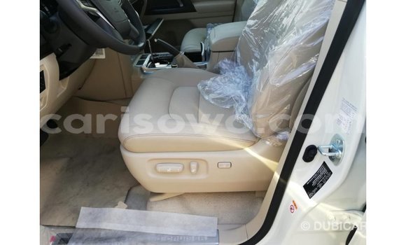 Sayi Imported Toyota Land Cruiser White Mota in Import - Dubai a Benin Sayi Imported Toyota Land Cruiser White Mota in Import - Dubai a Benin