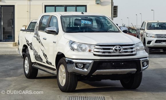 Sayi Imported Toyota Hilux White Mota in Import - Dubai a Benin Sayi Imported Toyota Hilux White Mota in Import - Dubai a Benin
