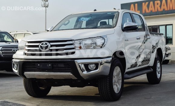 Sayi Imported Toyota Hilux White Mota in Import - Dubai a Benin Sayi Imported Toyota Hilux White Mota in Import - Dubai a Benin