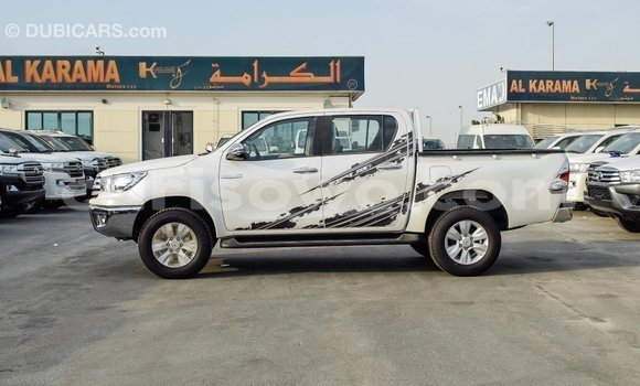 Sayi Imported Toyota Hilux White Mota in Import - Dubai a Benin Sayi Imported Toyota Hilux White Mota in Import - Dubai a Benin