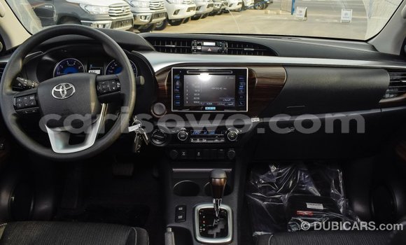 Sayi Imported Toyota Hilux White Mota in Import - Dubai a Benin Sayi Imported Toyota Hilux White Mota in Import - Dubai a Benin