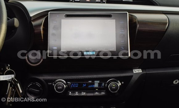 Sayi Imported Toyota Hilux White Mota in Import - Dubai a Benin Sayi Imported Toyota Hilux White Mota in Import - Dubai a Benin