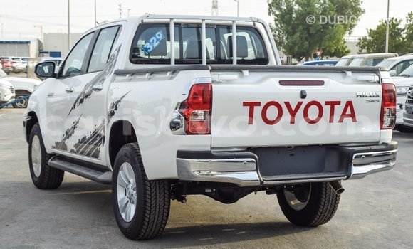 Sayi Imported Toyota Hilux White Mota in Import - Dubai a Benin Sayi Imported Toyota Hilux White Mota in Import - Dubai a Benin