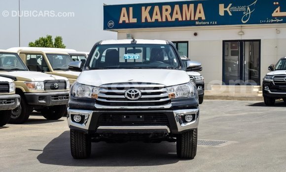 Sayi Imported Toyota Hilux Black Mota in Import - Dubai a Benin Sayi Imported Toyota Hilux Black Mota in Import - Dubai a Benin