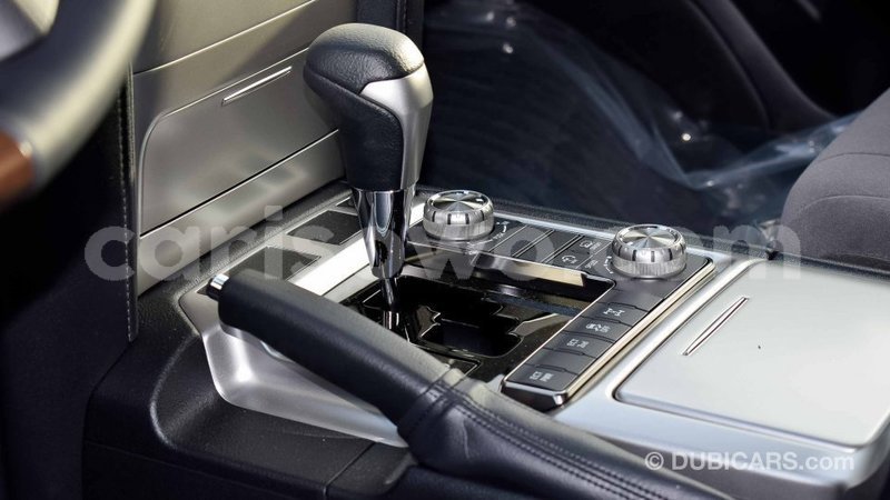 Big with watermark toyota land cruiser benin import dubai 6907