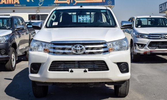 Sayi Imported Toyota Hilux White Mota in Import - Dubai a Benin Sayi Imported Toyota Hilux White Mota in Import - Dubai a Benin