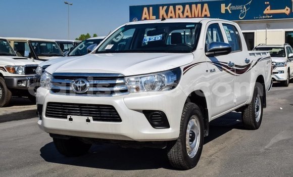 Sayi Imported Toyota Hilux White Mota in Import - Dubai a Benin Sayi Imported Toyota Hilux White Mota in Import - Dubai a Benin