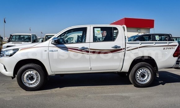 Sayi Imported Toyota Hilux White Mota in Import - Dubai a Benin Sayi Imported Toyota Hilux White Mota in Import - Dubai a Benin