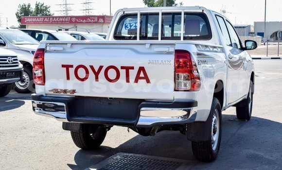 Sayi Imported Toyota Hilux White Mota in Import - Dubai a Benin Sayi Imported Toyota Hilux White Mota in Import - Dubai a Benin