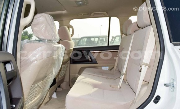 Buy Import Toyota Land Cruiser White Car in Import - Dubai in Benign Buy Import Toyota Land Cruiser White Car in Import - Dubai in Benign