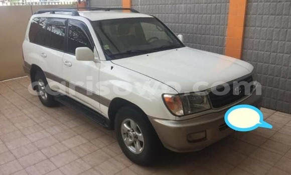 Sayi Na hannu Toyota Land Cruiser White Mota in Cotonou a Benin Sayi Na hannu Toyota Land Cruiser White Mota in Cotonou a Benin