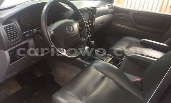 Sayi Na hannu Toyota Land Cruiser White Mota in Cotonou a Benin Sayi Na hannu Toyota Land Cruiser White Mota in Cotonou a Benin