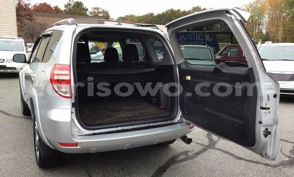 Acheter Occasion Voiture Toyota RAV4 Gris à Abomey, Benin Acheter Occasion Voiture Toyota RAV4 Gris à Abomey, Benin