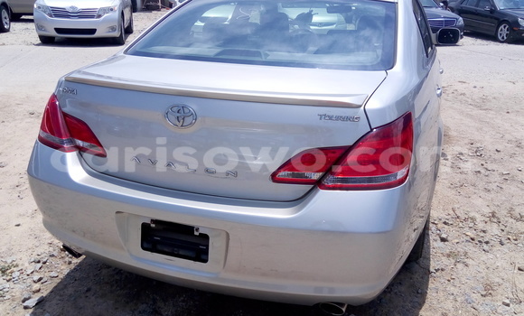 Acheter Occasion Voiture Toyota Avalon Gris à Cotonou, Benin Acheter Occasion Voiture Toyota Avalon Gris à Cotonou, Benin