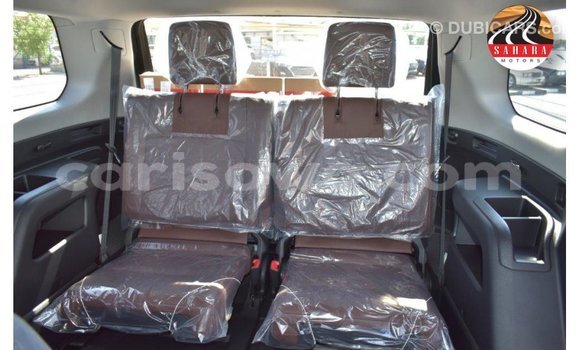 Acheter Import Utilitaire Toyota HiAce Noir à Import - Dubai, Benin Acheter Import Utilitaire Toyota HiAce Noir à Import - Dubai, Benin