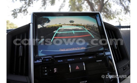 Acheter Import Voiture Toyota Land Cruiser Blanc à Import - Dubai, Benin Acheter Import Voiture Toyota Land Cruiser Blanc à Import - Dubai, Benin