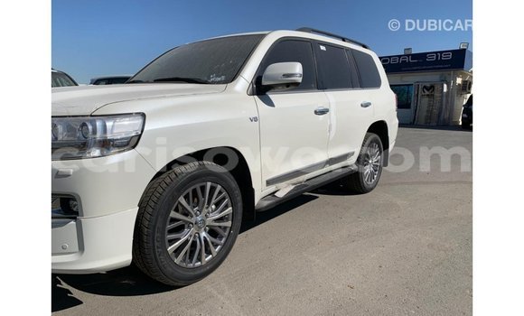 Sayi Imported Toyota Land Cruiser White Mota in Import - Dubai a Benin Sayi Imported Toyota Land Cruiser White Mota in Import - Dubai a Benin
