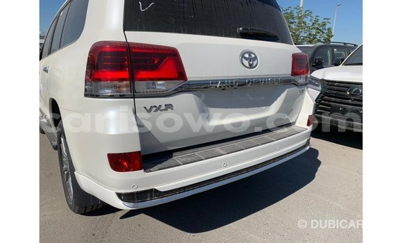 Sayi Imported Toyota Land Cruiser White Mota in Import - Dubai a Benin Sayi Imported Toyota Land Cruiser White Mota in Import - Dubai a Benin