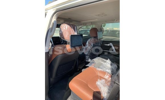 Sayi Imported Toyota Land Cruiser White Mota in Import - Dubai a Benin Sayi Imported Toyota Land Cruiser White Mota in Import - Dubai a Benin