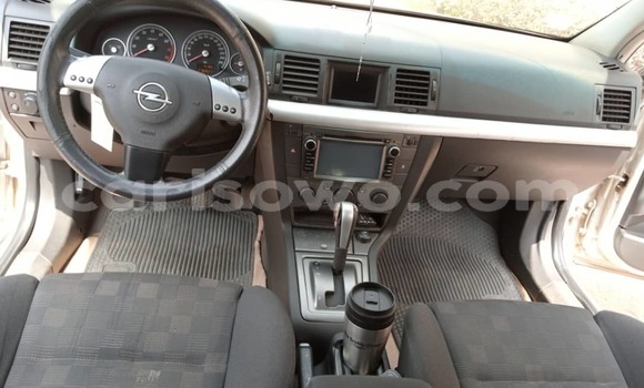 Sayi Na hannu Opel Vectra Azurfa Mota in Cotonou a Benin Sayi Na hannu Opel Vectra Azurfa Mota in Cotonou a Benin