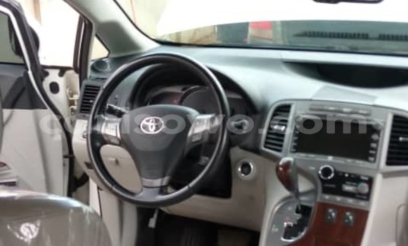 Ra Tuntun Toyota Venza funfun Ọkọ̀ in Cotonou ni Benin Ra Tuntun Toyota Venza funfun Ọkọ̀ in Cotonou ni Benin