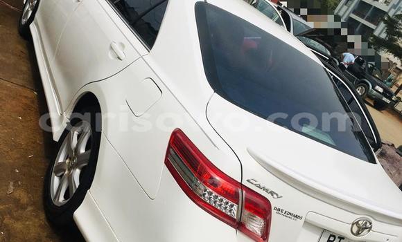 Ra Àlòkù Toyota Camry funfun Ọkọ̀ in Cotonou ni Benin Ra Àlòkù Toyota Camry funfun Ọkọ̀ in Cotonou ni Benin