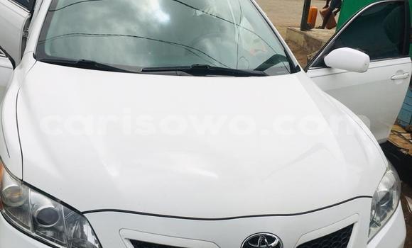 Ra Àlòkù Toyota Camry funfun Ọkọ̀ in Cotonou ni Benin Ra Àlòkù Toyota Camry funfun Ọkọ̀ in Cotonou ni Benin