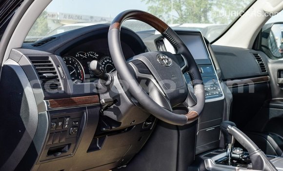 Acheter Import Voiture Toyota Land Cruiser Noir à Import - Dubai, Benin Acheter Import Voiture Toyota Land Cruiser Noir à Import - Dubai, Benin