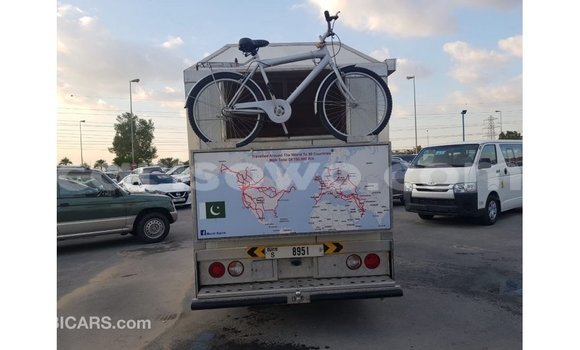 Ra Imported Kia Carens funfun Ọkọ̀ in Import - Dubai ni Benin Ra Imported Kia Carens funfun Ọkọ̀ in Import - Dubai ni Benin