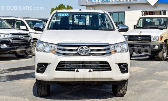 Sayi Imported Toyota Hilux White Mota in Import - Dubai a Benin Sayi Imported Toyota Hilux White Mota in Import - Dubai a Benin