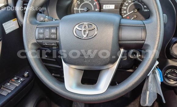 Sayi Imported Toyota Hilux White Mota in Import - Dubai a Benin Sayi Imported Toyota Hilux White Mota in Import - Dubai a Benin