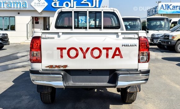 Sayi Imported Toyota Hilux White Mota in Import - Dubai a Benin Sayi Imported Toyota Hilux White Mota in Import - Dubai a Benin