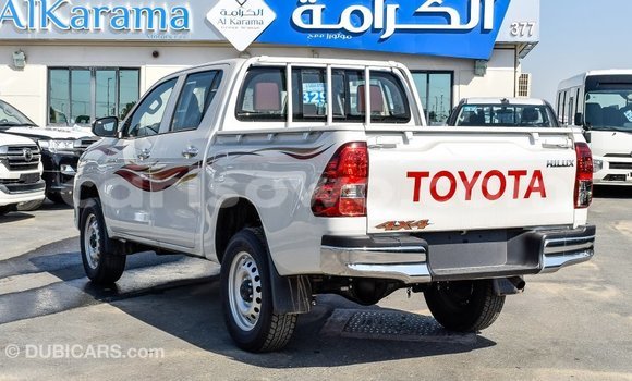 Sayi Imported Toyota Hilux White Mota in Import - Dubai a Benin Sayi Imported Toyota Hilux White Mota in Import - Dubai a Benin