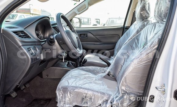 Sayi Imported Mitsubishi L200 White Mota in Import - Dubai a Benin Sayi Imported Mitsubishi L200 White Mota in Import - Dubai a Benin