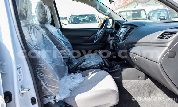 Sayi Imported Mitsubishi L200 White Mota in Import - Dubai a Benin Sayi Imported Mitsubishi L200 White Mota in Import - Dubai a Benin