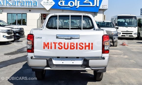 Sayi Imported Mitsubishi L200 White Mota in Import - Dubai a Benin Sayi Imported Mitsubishi L200 White Mota in Import - Dubai a Benin
