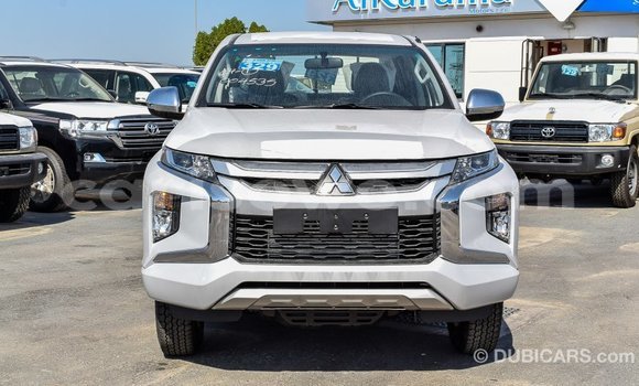 Sayi Imported Mitsubishi L200 White Mota in Import - Dubai a Benin Sayi Imported Mitsubishi L200 White Mota in Import - Dubai a Benin