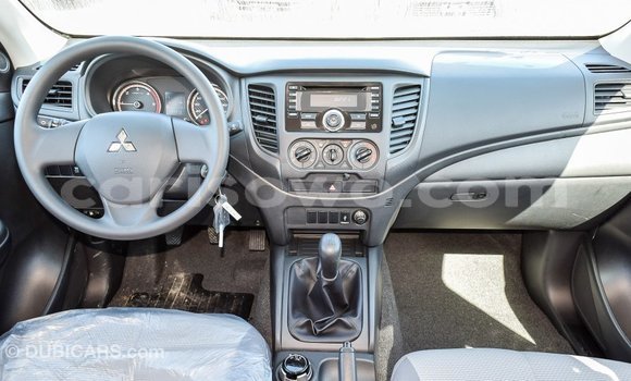 Sayi Imported Mitsubishi L200 White Mota in Import - Dubai a Benin Sayi Imported Mitsubishi L200 White Mota in Import - Dubai a Benin